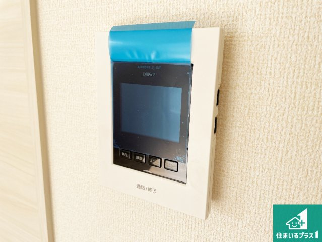 八尾市小畑町　第7期　新築一戸建ての防犯設備|カラーモニターインターホン！声だけでなく来訪者の姿や顔がモニターで確認できるので、小さなお子様がいらっしゃるご家庭でも安心できます！
