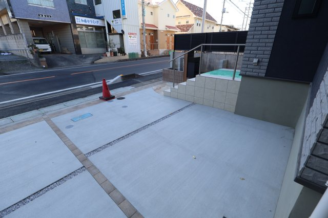 《仲介手数料無料》大宮区櫛引町１丁目332-6新築一戸建てグランパティオの駐車場