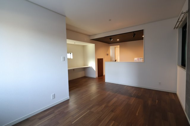 《仲介手数料無料》大宮区櫛引町１丁目332-6新築一戸建てグランパティオの居間・リビング