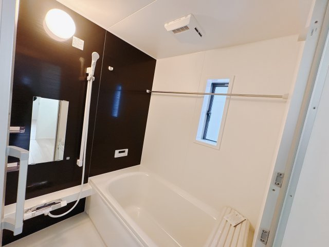 【Cradle garden】宇都宮市峰 第6 最終1邸の浴室|〇浴室〇
ゆったり空間のバスルーム。毎日のバスタイムがちょっと特別に。浴室乾燥機付きで防カビ効果もあります。
※2025年11月撮影