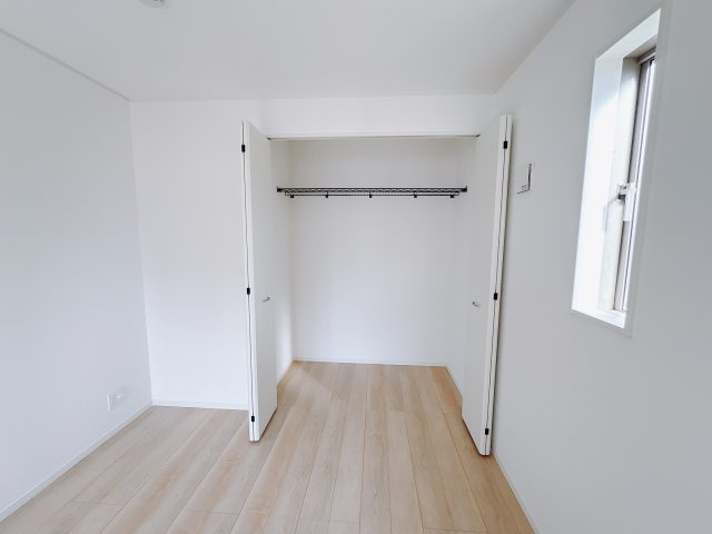 【Cradle garden】宇都宮市峰 第6 最終1邸の収納|〇1号棟・2階6.5帖洋室〇
全室クローゼット付きでお部屋を広く使えます。収納家具を買い足す必要がありません。
※2025年11月撮影