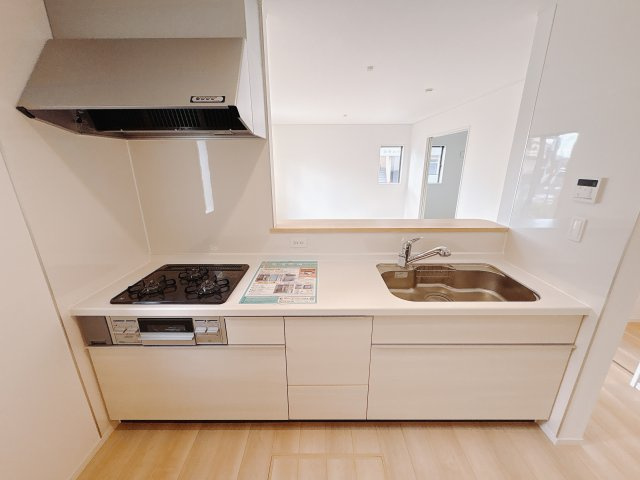 【Cradle garden】宇都宮市峰 第6 最終1邸のキッチン|〇キッチン〇
キッチンからリビングを見渡すことができ、家事をしながらお子様がお友達と遊んでいる様子や、宿題をしている様子を見守ることができます♪
※2025年11月撮影