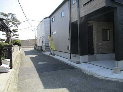 佐伯区美の里２丁目の前面道路含む現地写真
