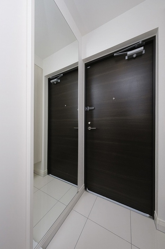 新品家具付きマンション対馬小路5(KaGood福岡)の玄関|落ち着いた玄関です