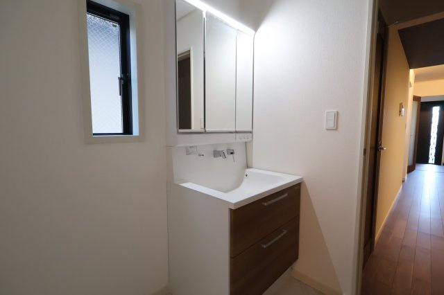 《仲介手数料無料》大宮区櫛引町１丁目332-6新築一戸建てグランパティオの独立洗面台