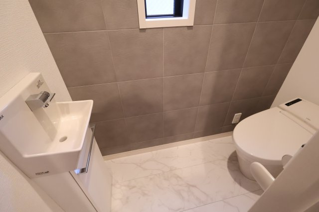 《仲介手数料無料》大宮区櫛引町１丁目332-6新築一戸建てグランパティオのトイレ