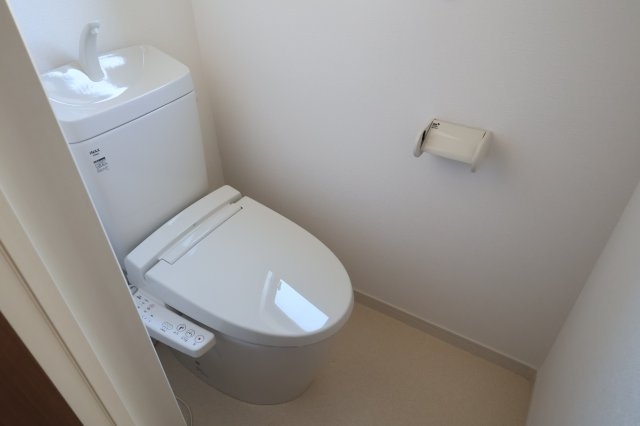 《仲介手数料無料》大宮区櫛引町１丁目332-6新築一戸建てグランパティオのトイレ