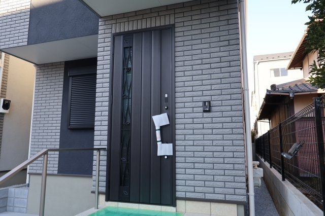 《仲介手数料無料》大宮区櫛引町１丁目332-6新築一戸建てグランパティオの玄関