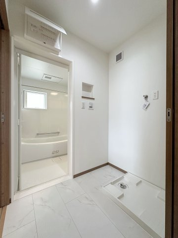 安佐南区東原3丁目 No.5の洗面所|洗濯脱衣所☆
洗面所と分かれているため家族間でもプライベートを守ることができます♪