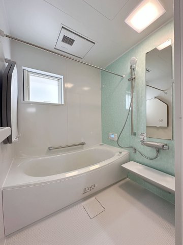 安佐南区東原3丁目 No.5の浴室|浴室乾燥機気付き1坪タイプの浴室☆
ユニットバスは、気密性にも優れています。そのため、冬場でもお湯が冷めにくく、暖かい空間を維持することができます。