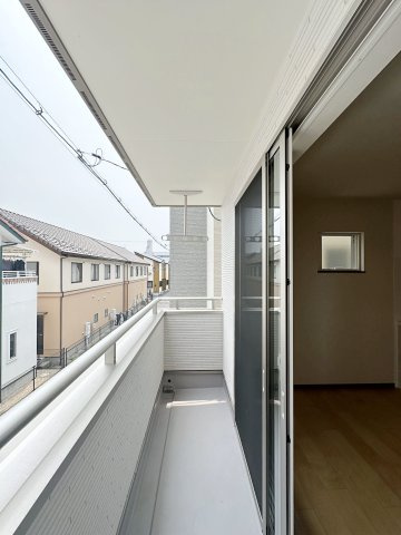 安佐南区東原3丁目 No.5のバルコニー|2階リビングから出入り可能なバルコニー☆
洗面脱衣所と同じフロアのため洗濯物の動線がすっきりしています♪