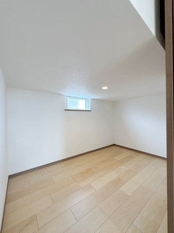 安佐南区東原3丁目 No.5の収納|3階約3帖の小屋裏収納☆
オフシーズンの物やお子様のおもちゃなど収納するのに便利です♪