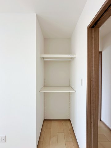 安佐南区東原3丁目 No.5の収納|全居室収納☆
4.8帖洋室のクローゼットです♪