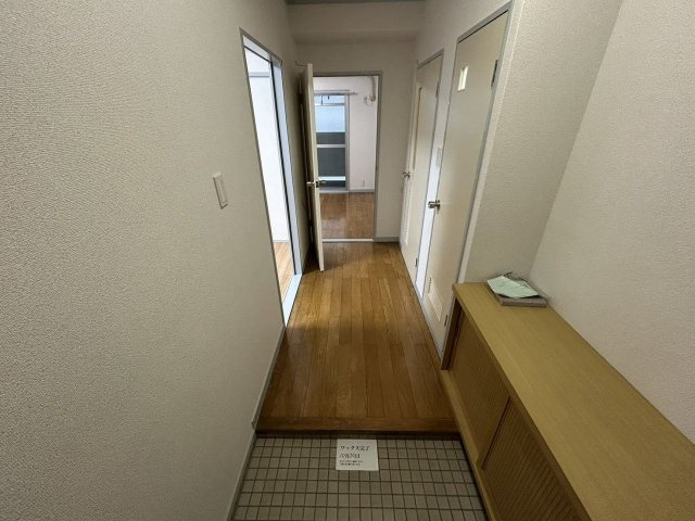 コアロードマルスギの玄関