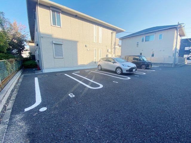 ディアコートKの駐車場