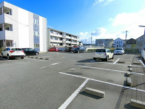 リンド・ルイスⅡの駐車場
