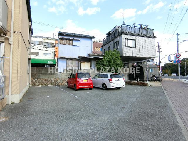 リファインド筆前の駐車場