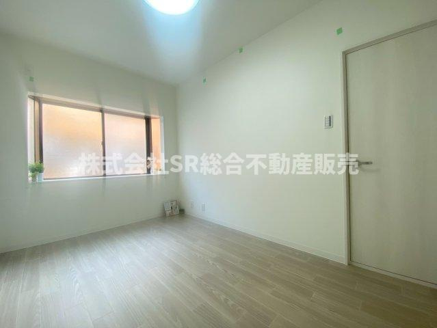 御厨西ノ町1丁目中古戸建の洋室|2F・洋室4.5帖。個人の部屋や寝室として使える洋室です