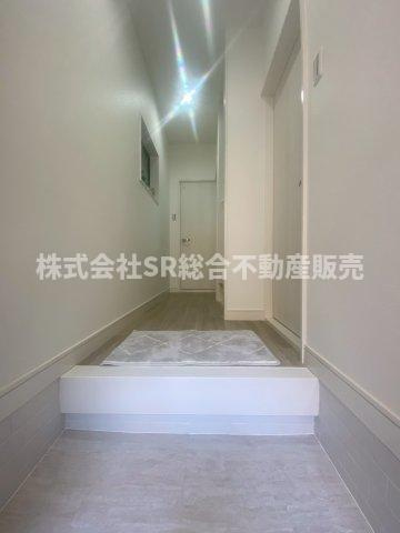 御厨西ノ町1丁目中古戸建の玄関|シンプルで使いやすい玄関です