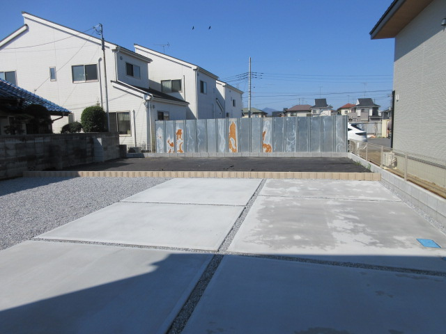 【仲介手数料無料】新築戸建　嵐山町川島2334-3（全1棟）の前面道路含む現地写真