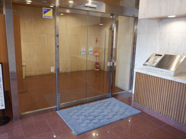 グランドメゾン麻布十番館のエントランス
