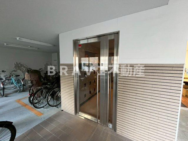 グランド・ソレイユ　BRAVI不動産のエントランス|建物の内部です