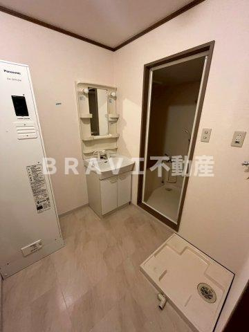 グランド・ソレイユ　BRAVI不動産の洗面所|【グランド・ソレイユ】脱衣スペースもあります