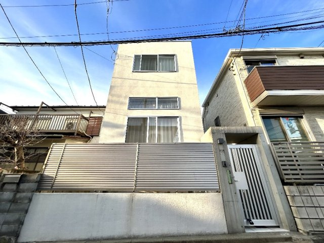 世田谷区上馬３丁目　中古一戸建　東急田園都市線　駒沢大学の外観|洗練されたデザインにより存在感のある外観でございます。