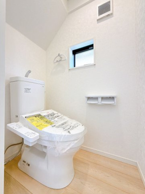 【トイレ】 | 前橋市関根町　新築住宅 | 清潔感にあふれた空間と機能的な洗浄装置。毎日何度も使う場所だから快適に。便利に。