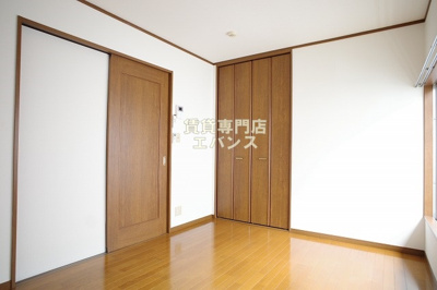 【洋室】 | T・Hハウス | 落ち着いた色調の洋室です