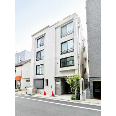 【外観】 | クリスタルコート中野新橋 | 鉄筋コンクリート造のがっちりとした建物。