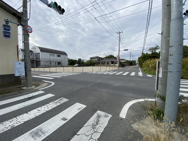 山武市本須賀3829-38中古戸建の前面道路含む現地写真