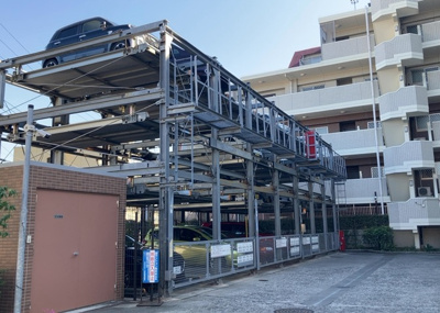 【駐車場】 | ミオカステーロ町田 | 駐車場と明記されていても、最小スペースでつくられた駐車場だと大型車は駐車できなかったり、出入りしにくくなったりする可能性があります。お車のサイズと購入したい物件の駐車場のサイズを現地で確認しましょう。