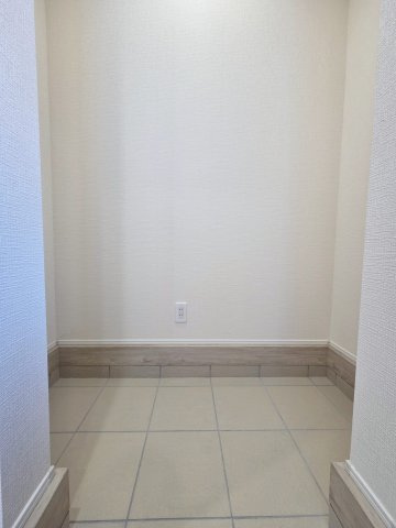 【収納】 | 東海市加木屋町第１期　2号棟 | ベビーカーやアウトドア用品なども置ける土間収納