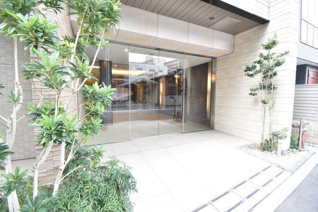 スプランディッド弁天町のエントランス