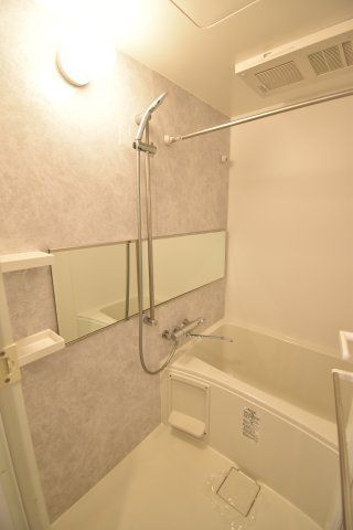 スプランディッド弁天町の浴室