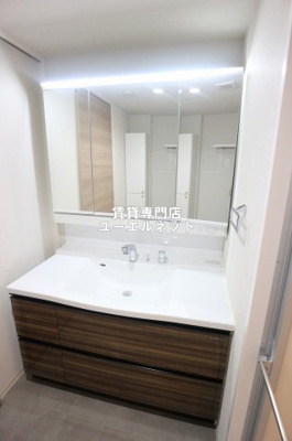 【独立洗面台】 | カーサマリーナモンテカルロ | 清潔感ある独立洗面台で毎日気持ちよく♪