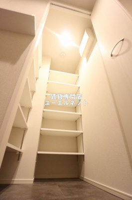 【設備】 | カーサマリーナモンテカルロ | 収納力たっぷりのシューズボックスで玄関すっきり！