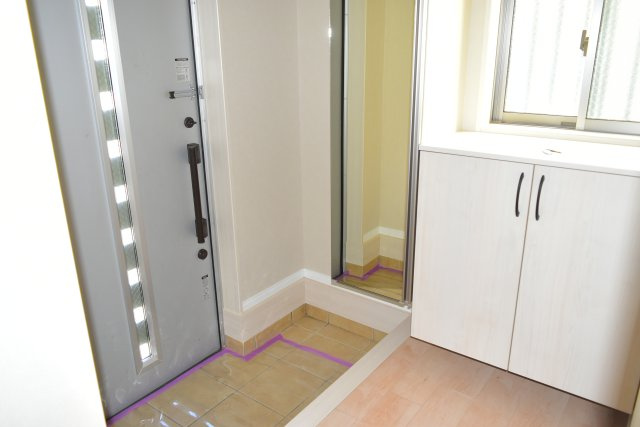 立川市若葉町３丁目の中古一戸建の玄関
