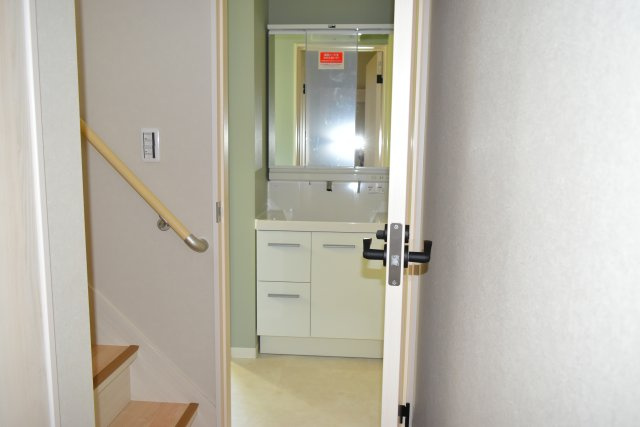 立川市若葉町３丁目の中古一戸建の独立洗面台