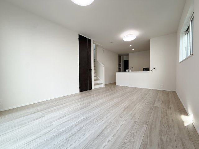 練馬区平和台3丁目 全3棟 2号棟の居間・リビング