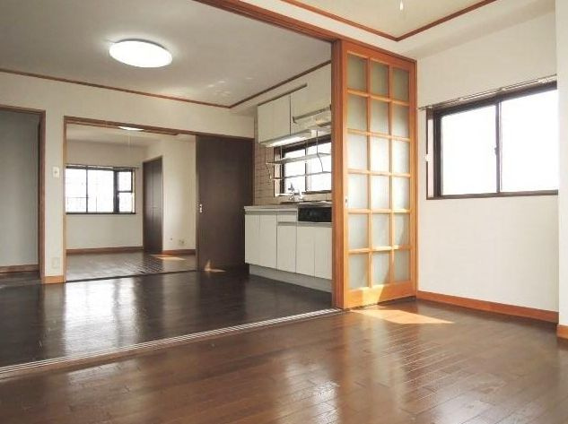 ロイヤルハウスの居間・リビング