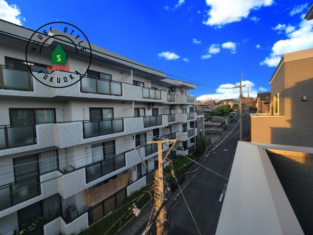 福岡市西区小戸3丁目第1-3棟（2号棟）　の外観：施工例|窓から緑が見える物件も魅力的です。