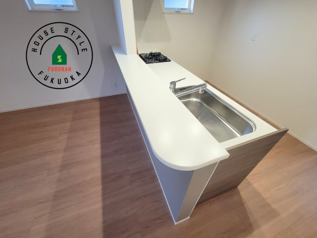 福岡市西区小戸3丁目第1-3棟（2号棟）　の内観：施工例|キッチンから立ち込める香りが今日の料理を期待させます。