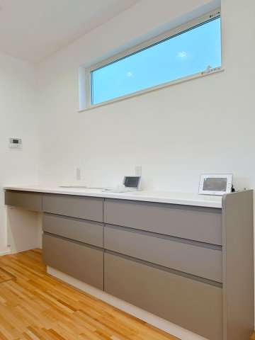 安佐南区上安1丁目No.Bの収納|カップボード☆
大型のカップボードは収納力もあり便利です。また、備え付けの為、耐震性が高く地震の際にも倒れてくる心配はありません♪