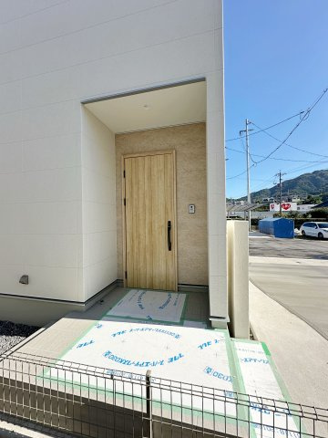 安佐南区上安1丁目No.Bの玄関|玄関ポーチ☆
屋根も付いており、雨が降っても濡れる心配はありません♪