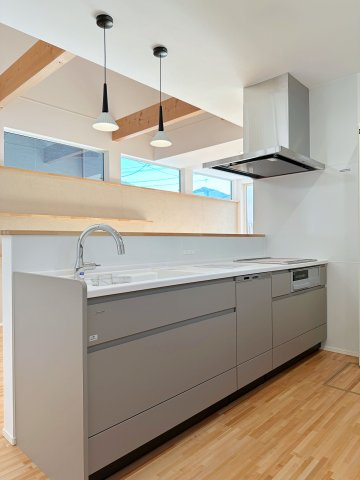 安佐南区上安1丁目No.Bのキッチン|人造大理石天板使用のシステムキッチン☆
人造大理石天板は水垢が付きにくく汚れが落ちやすいのでお手入れも楽ちんです♪