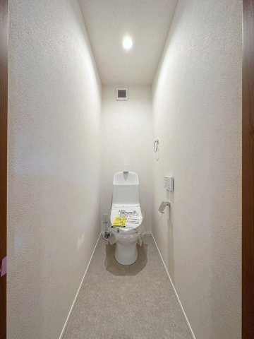 安佐南区上安1丁目No.Cのトイレ|1階ウォシュレットトイレ☆
各階にウォシュレットトイレがついています♪