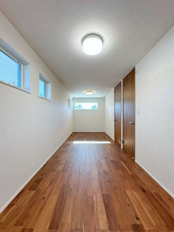 安佐南区上安1丁目No.Cの洋室|子供部屋は仕切り壁を無くし4.375帖の2部屋が1つにつながっています☆
お子様の成長やライフスタイルに併せて間取りを変更できるようになっています♪