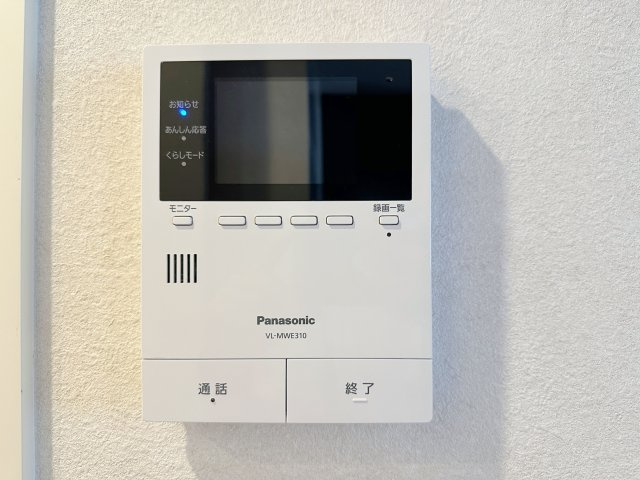 安佐南区上安1丁目No.Cの防犯設備|ドアホン☆
来客があったとき、室内からカメラやマイクを使って相手や用件を確認できます。相手を事前に確認することができ、訪問販売対策や防犯面でも役に立つアイテムです♪